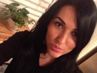 XNicolX Запихивает трусики себе в киску